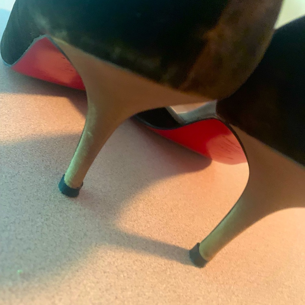 AUTHENTIC!!! Louboutin Brown Suede Pumps